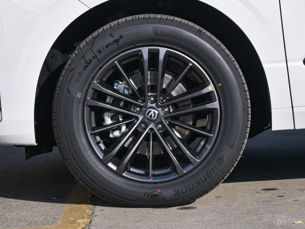 星辰白長安UNI-K車身外觀圖片