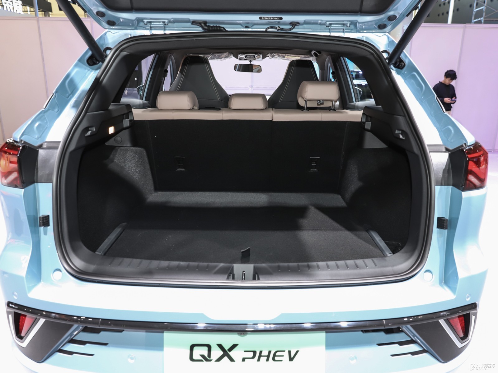 江淮QX PHEV空間高清大圖