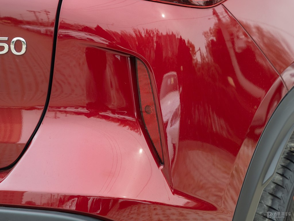 熔巖紅英菲尼迪QX50車尾外觀圖片