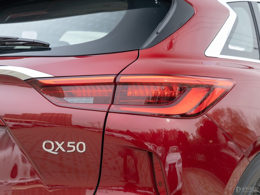 熔巖紅英菲尼迪QX50車尾外觀圖片