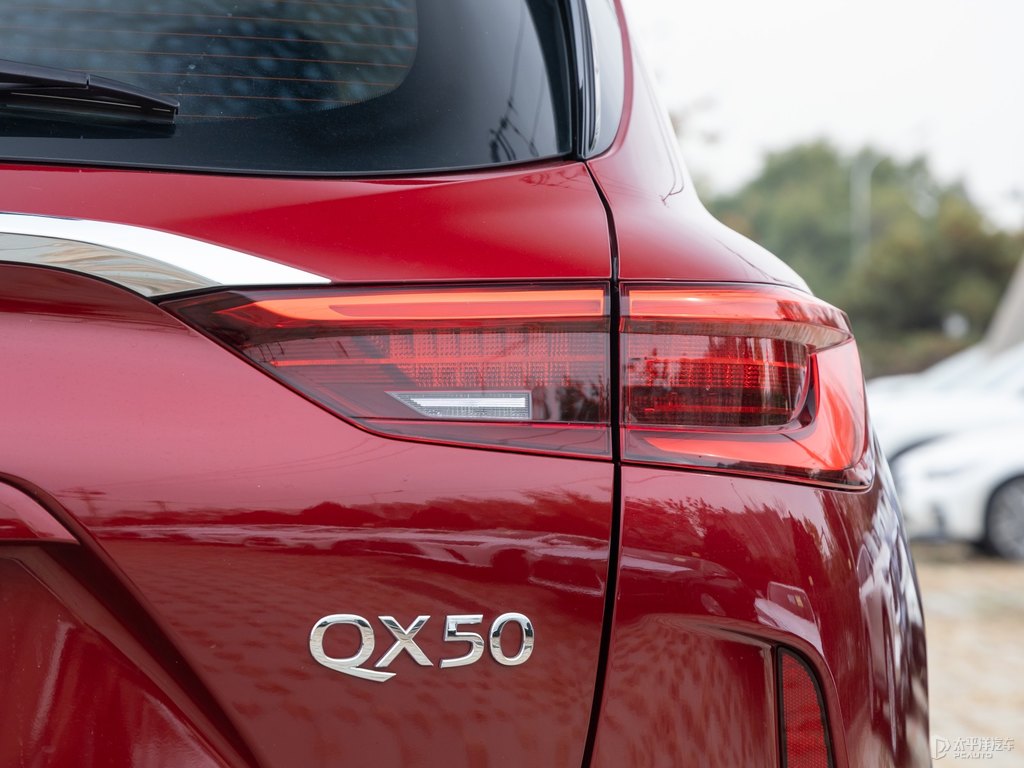 熔巖紅英菲尼迪QX50車尾外觀圖片