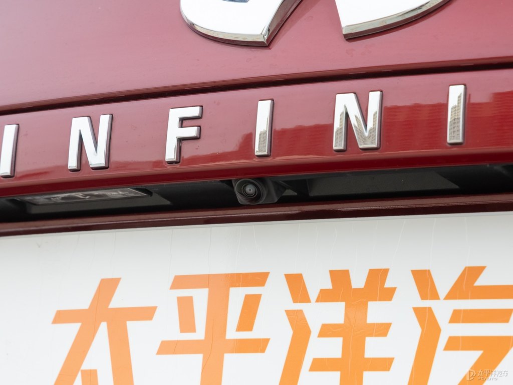熔巖紅英菲尼迪QX50車尾外觀圖片