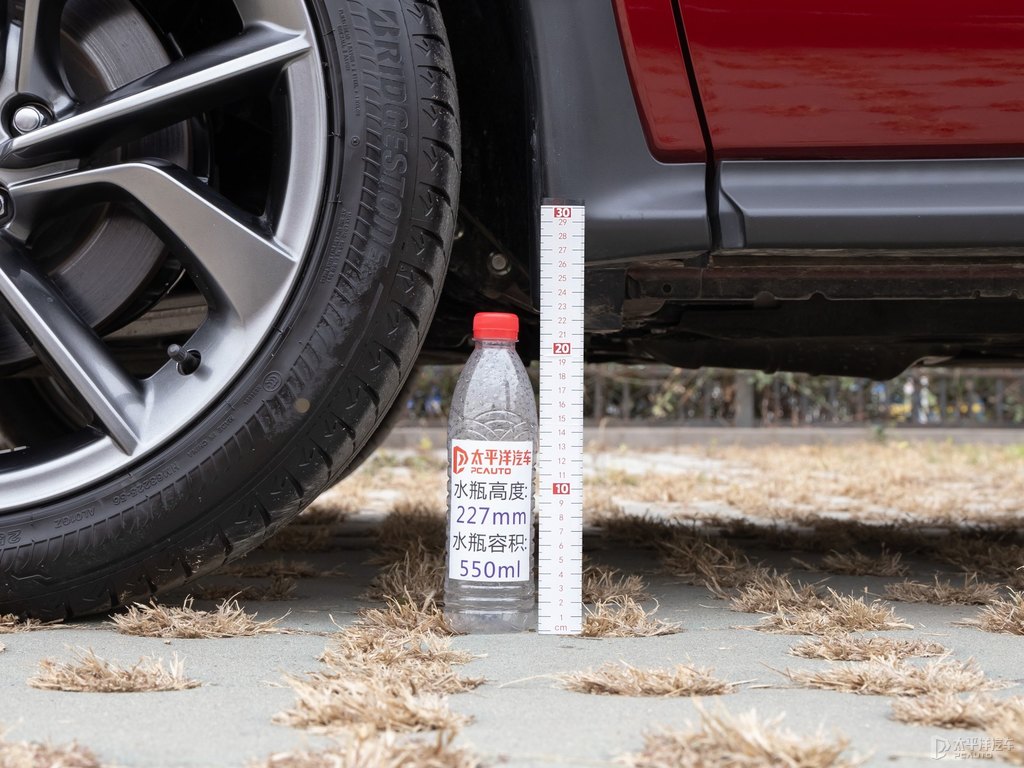 熔巖紅英菲尼迪QX50車身外觀圖片