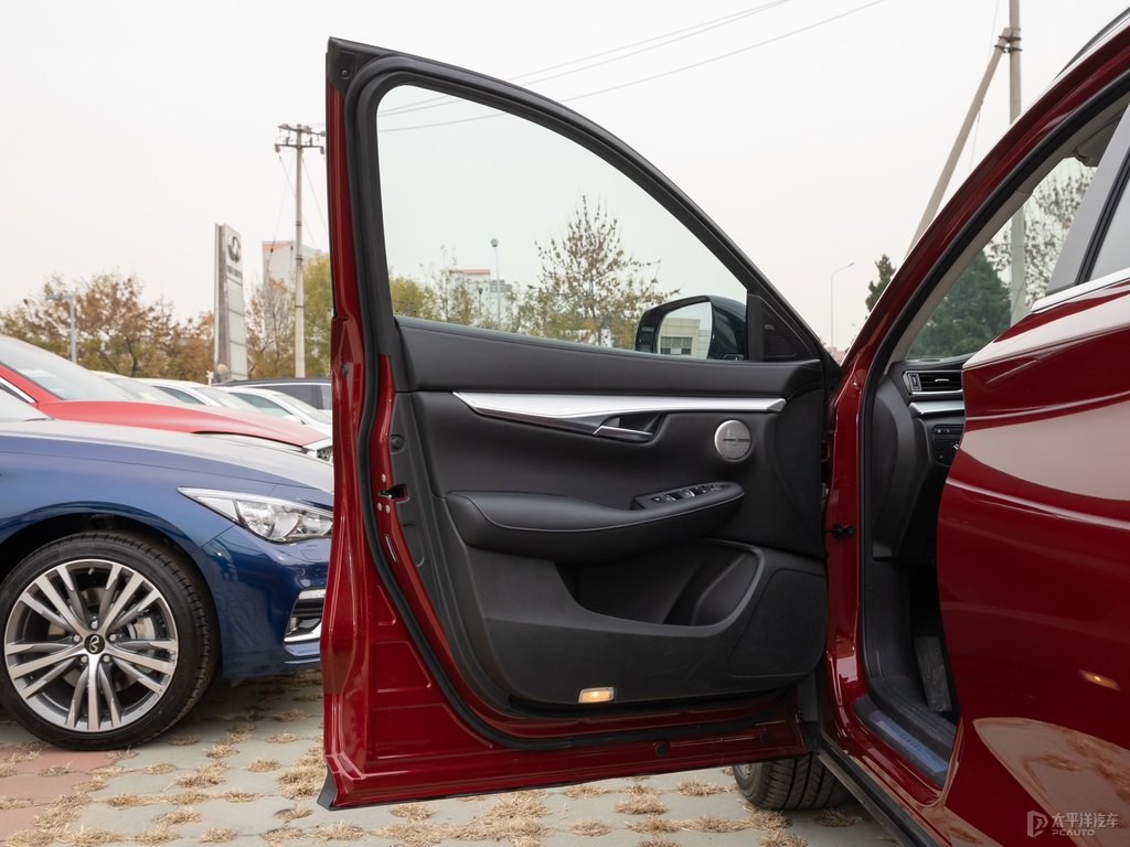 熔巖紅英菲尼迪QX50車廂內(nèi)飾圖片