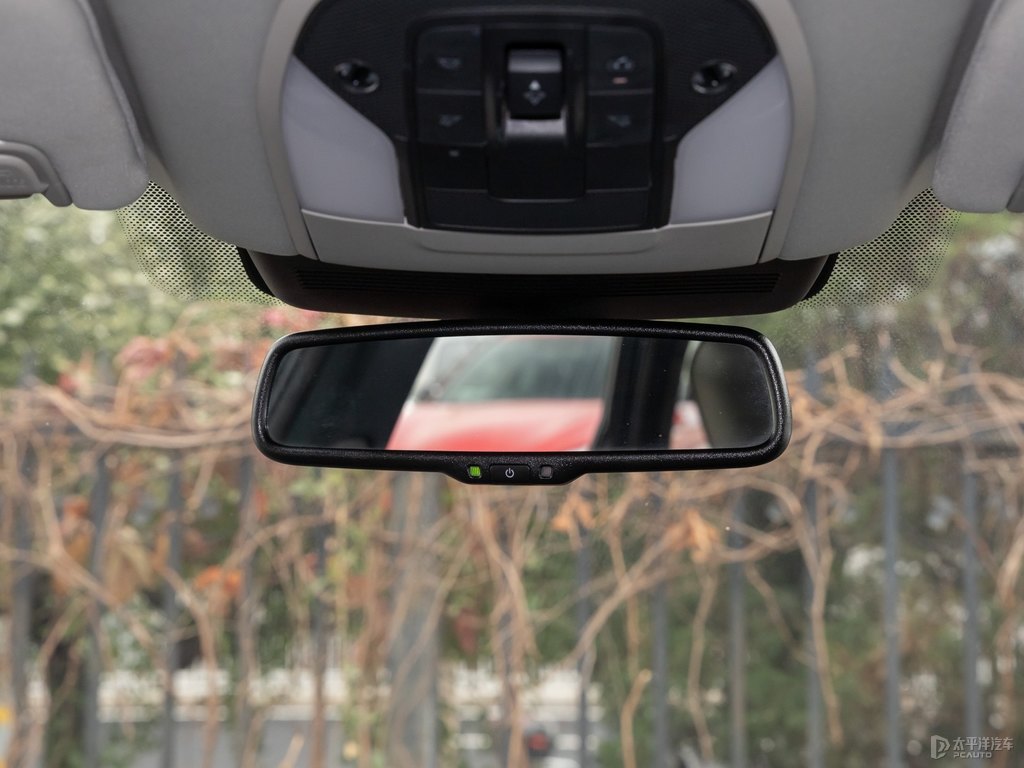 熔巖紅英菲尼迪QX50車廂內飾圖片