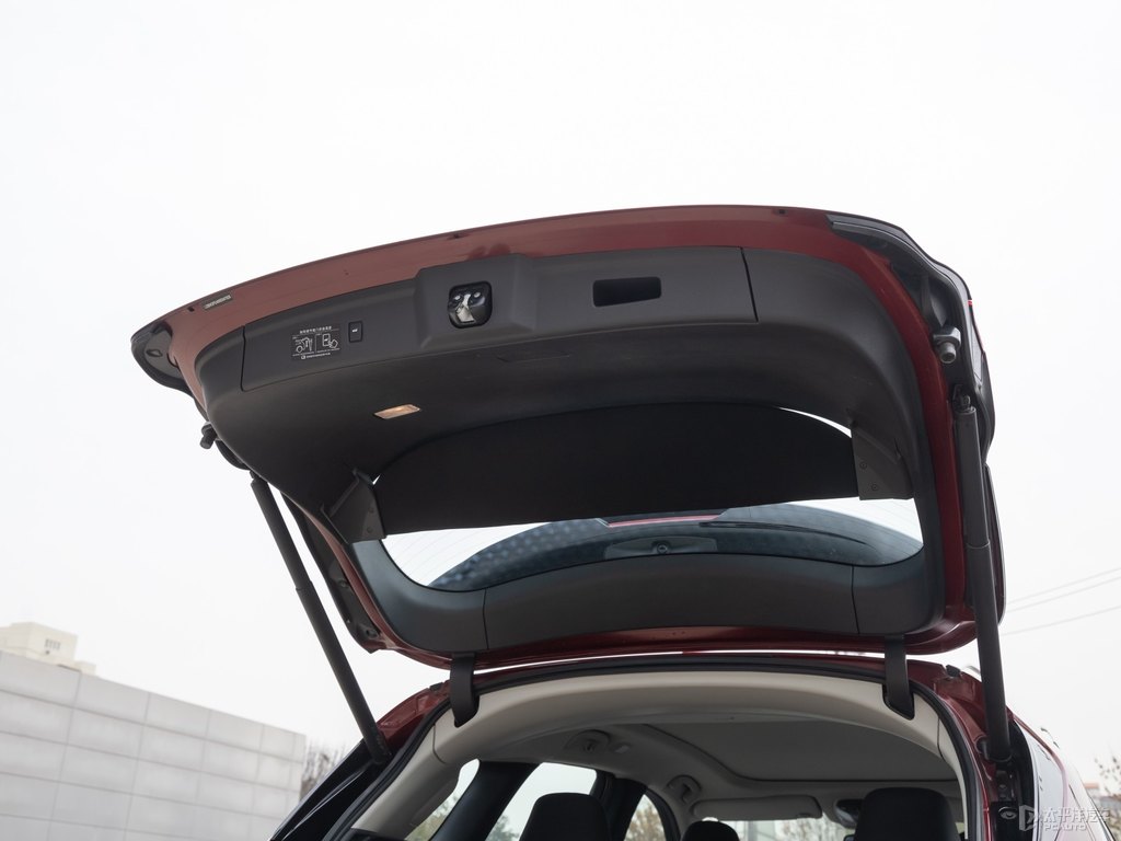 熔巖紅英菲尼迪QX50后備廂空間圖片