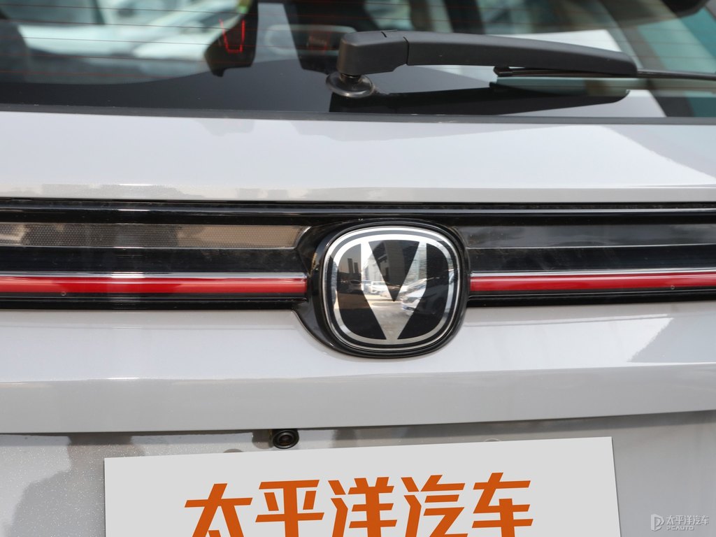 原子灰長(zhǎng)安UNI-K車尾外觀圖片