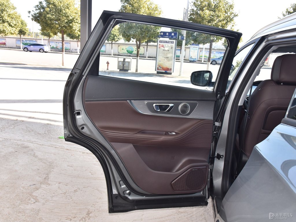 水星灰瑞虎8 PLUS車廂內(nèi)飾圖片