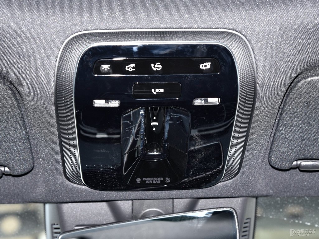 北極白奔馳E級車廂內(nèi)飾圖片