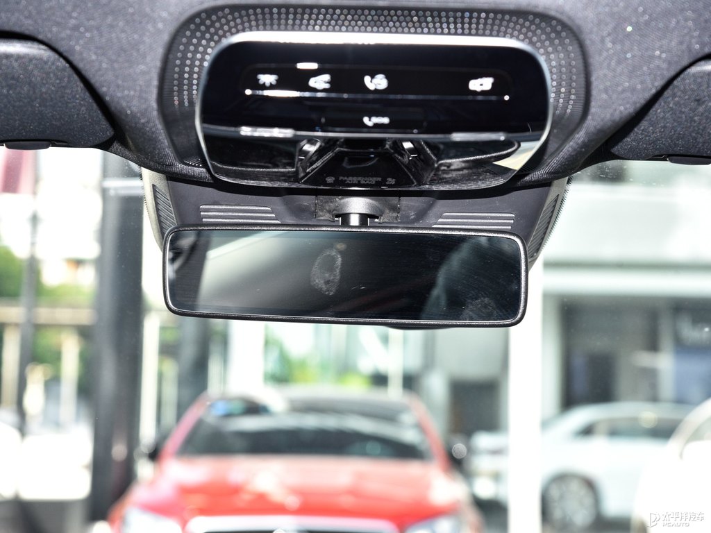 北極白奔馳E級車廂內(nèi)飾圖片