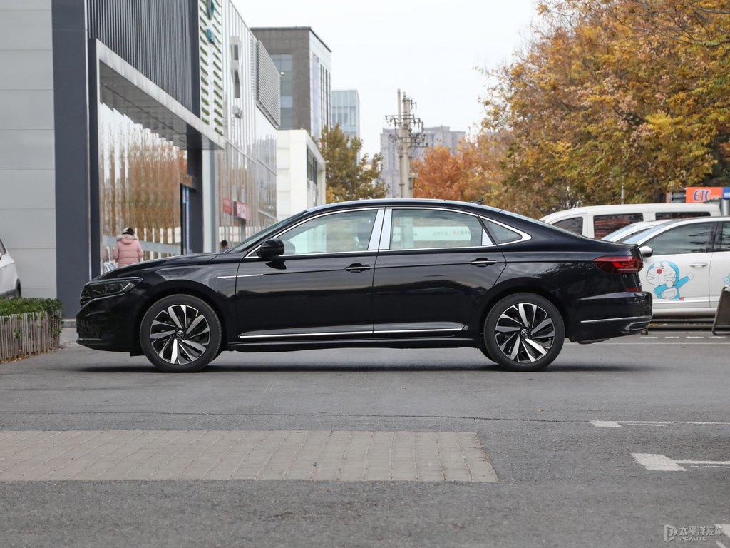 玄武黑帕薩特整車外觀外觀圖片