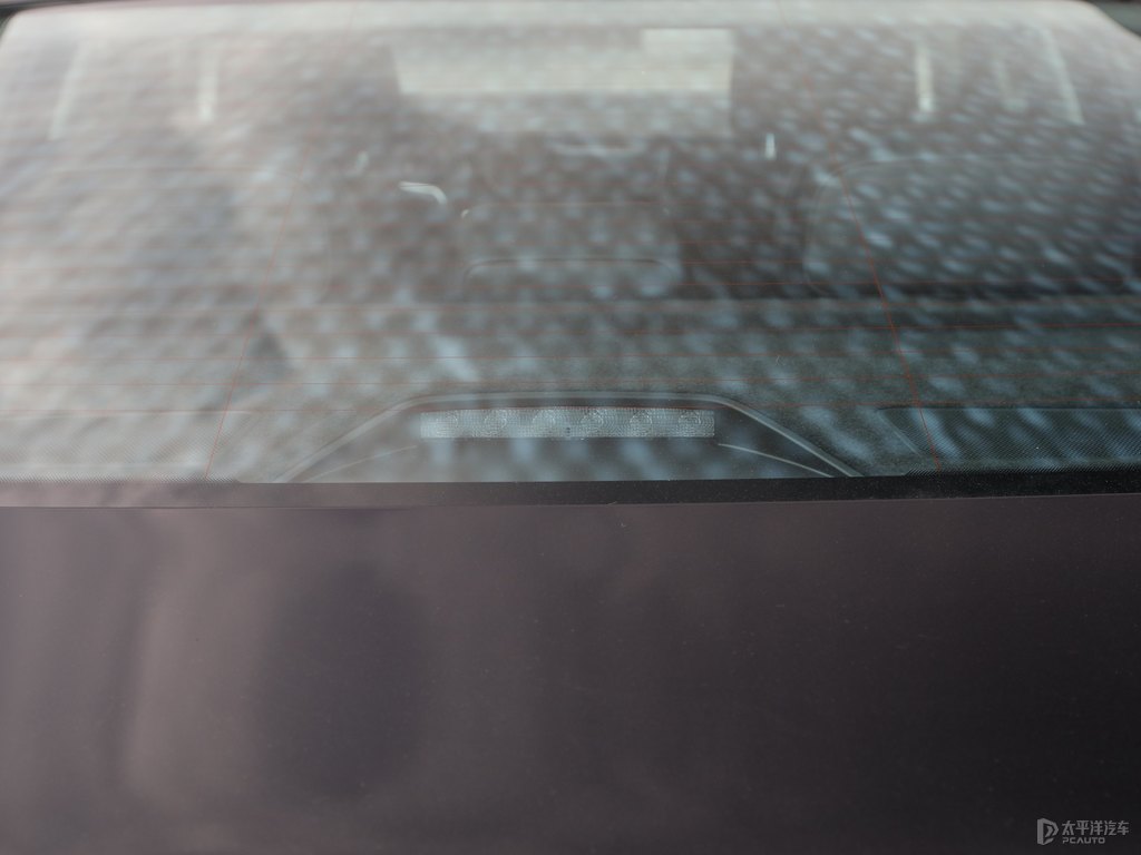 玄武黑帕薩特車尾外觀圖片