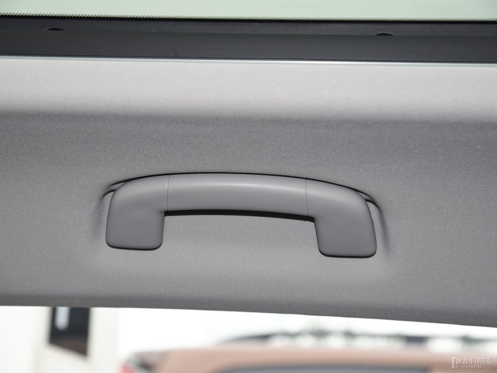 冰川白柯珞克車廂內(nèi)飾圖片