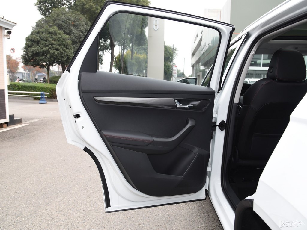 冰川白柯珞克車廂內(nèi)飾圖片