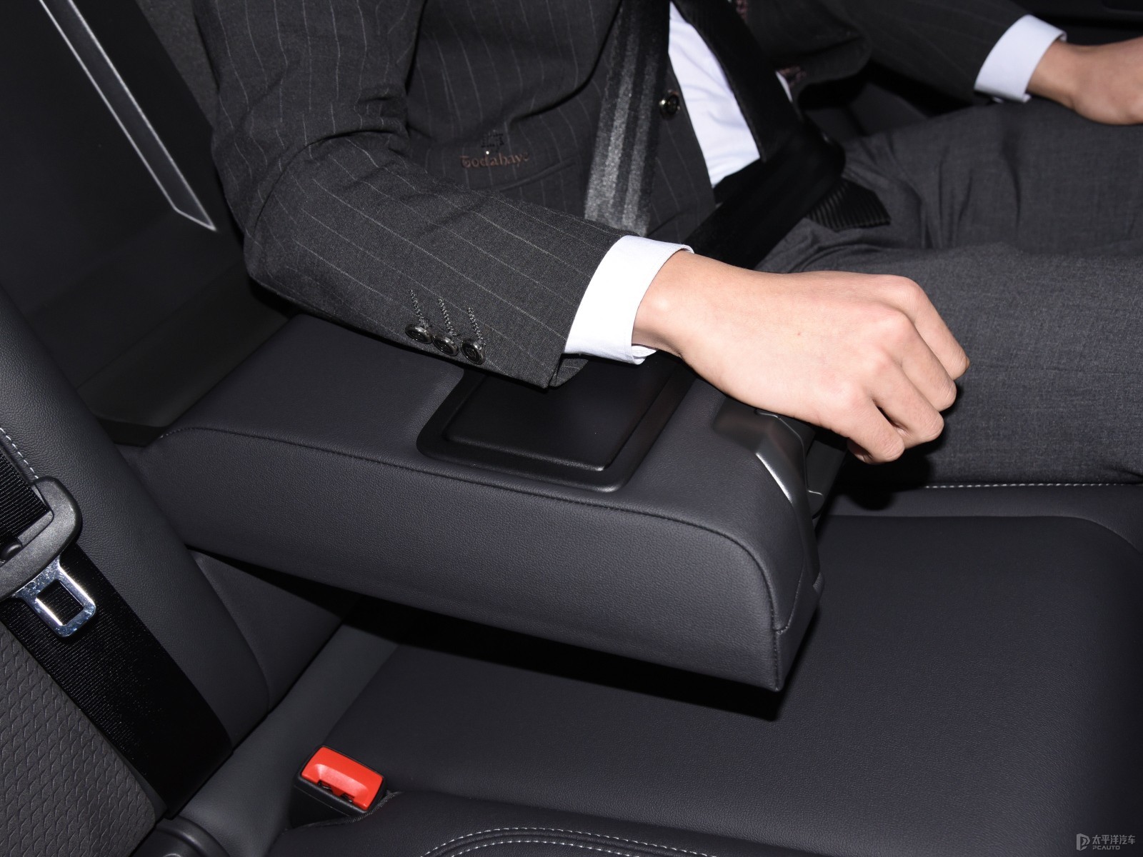 奧迪Q5L Sportback空間高清大圖