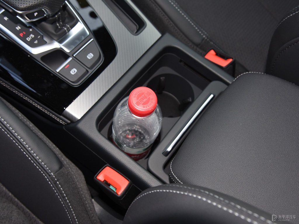 納多灰奧迪Q5L Sportback儲物空間空間圖片