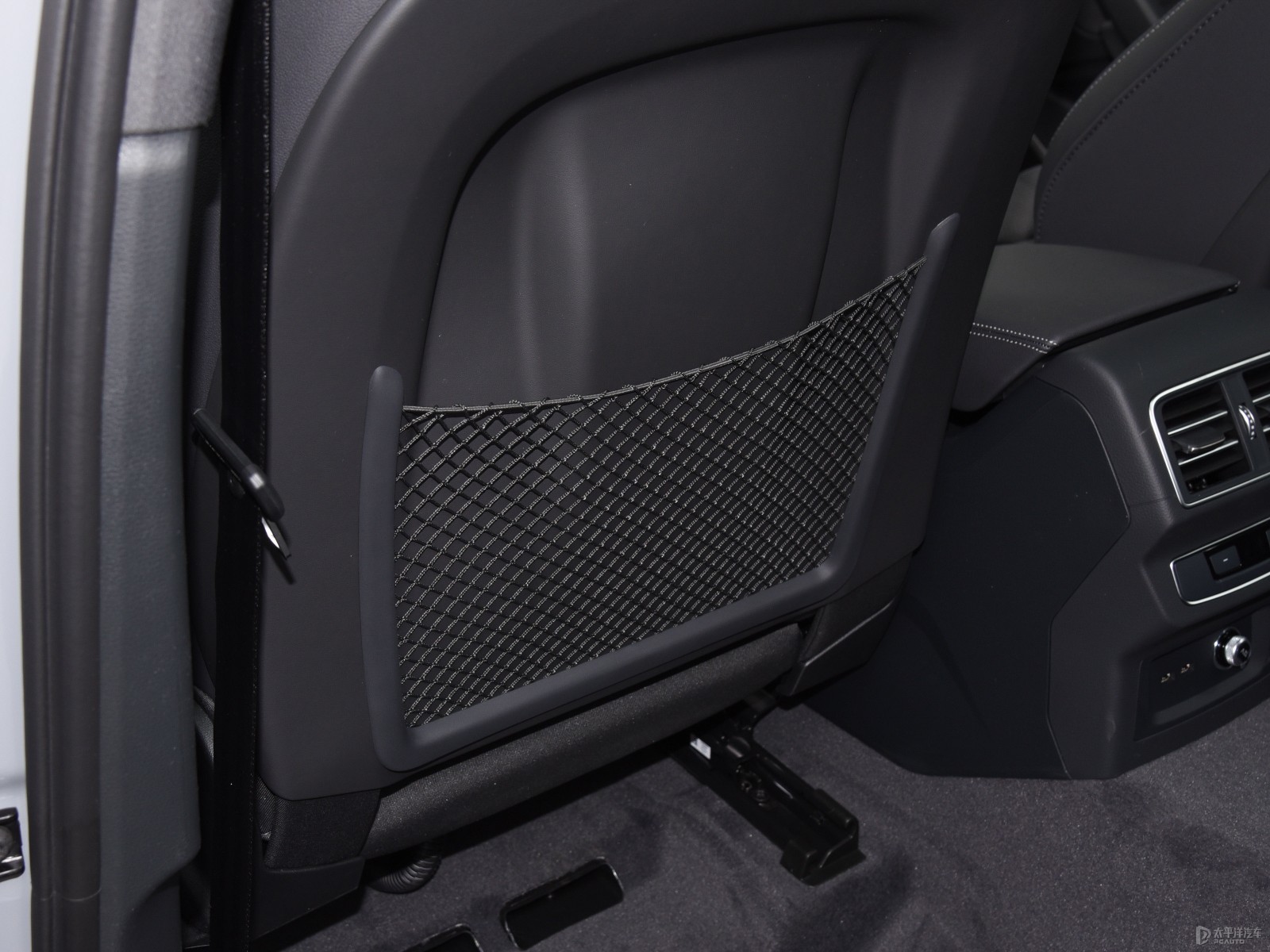 奧迪Q5L Sportback空間高清大圖