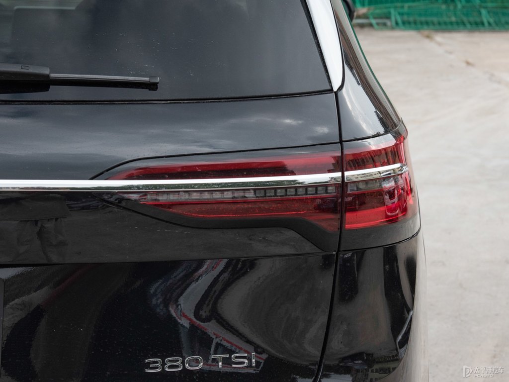 玄武黑威然車(chē)尾外觀(guān)圖片