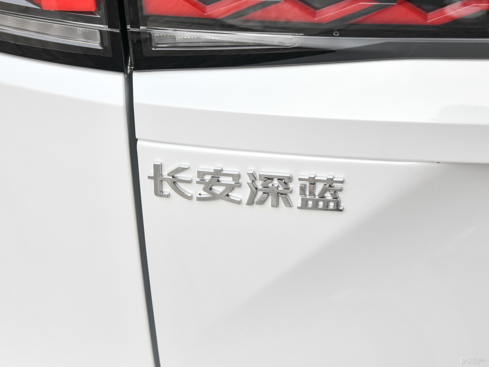 深藍(lán)S07外觀高清大圖