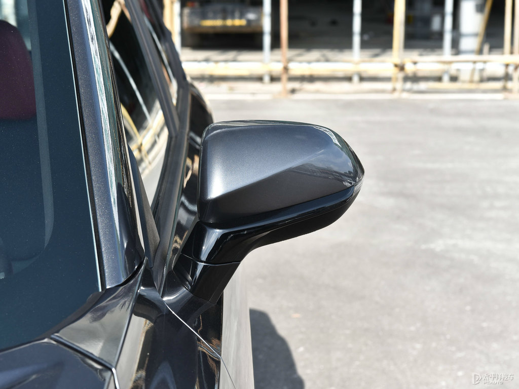 安第斯灰長(zhǎng)安CS35PLUS車(chē)身外觀圖片