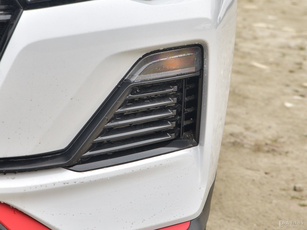 精靈白長安CS75車頭外觀圖片