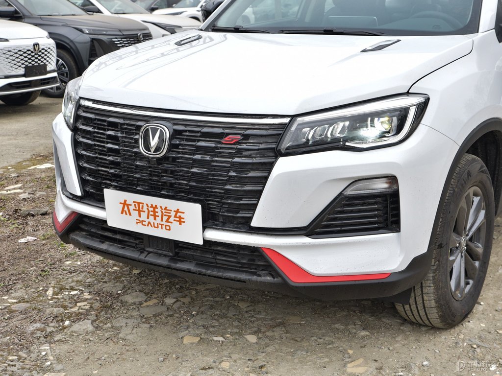 精靈白長(zhǎng)安CS75車(chē)頭外觀圖片
