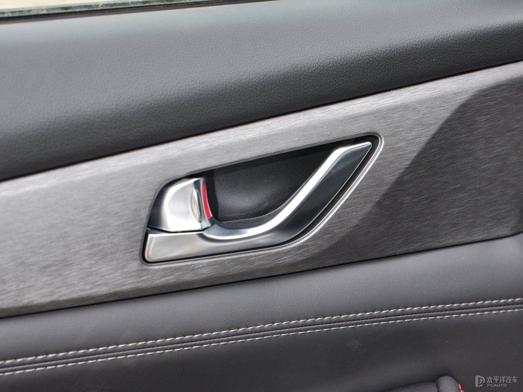 精靈白長安CS75車廂內飾圖片