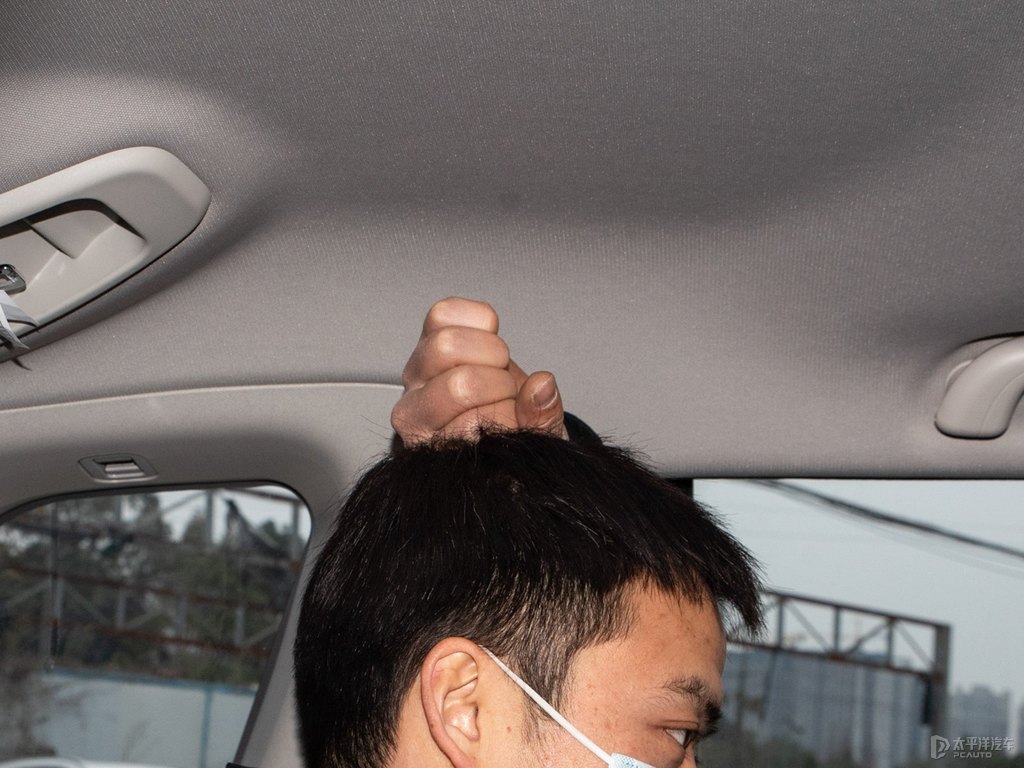 精靈白長安CS75駕乘空間空間圖片