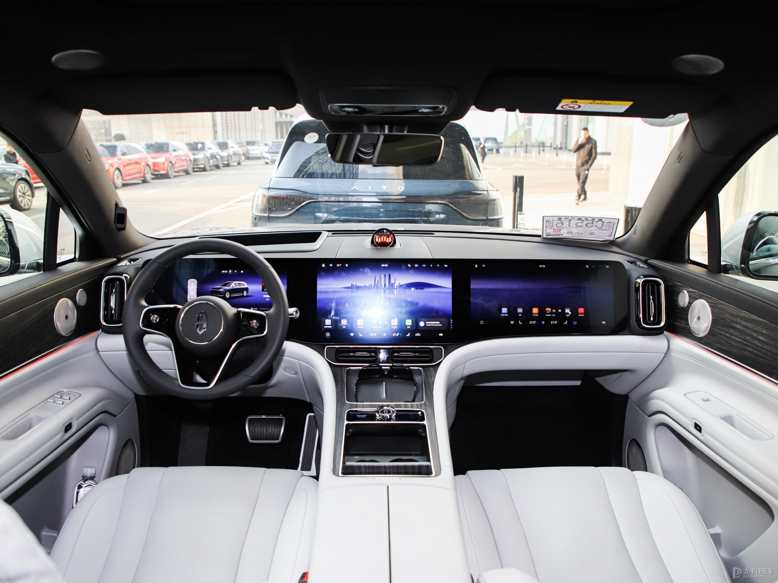 问界M9广州车展实拍：外观汽车十足，号称1000万以内最智能的SUV_凤凰网视频_凤凰网