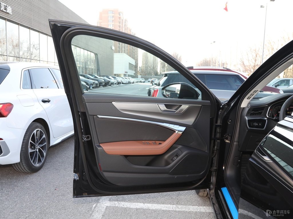 傳奇黑奧迪A6(進口)車廂內(nèi)飾圖片