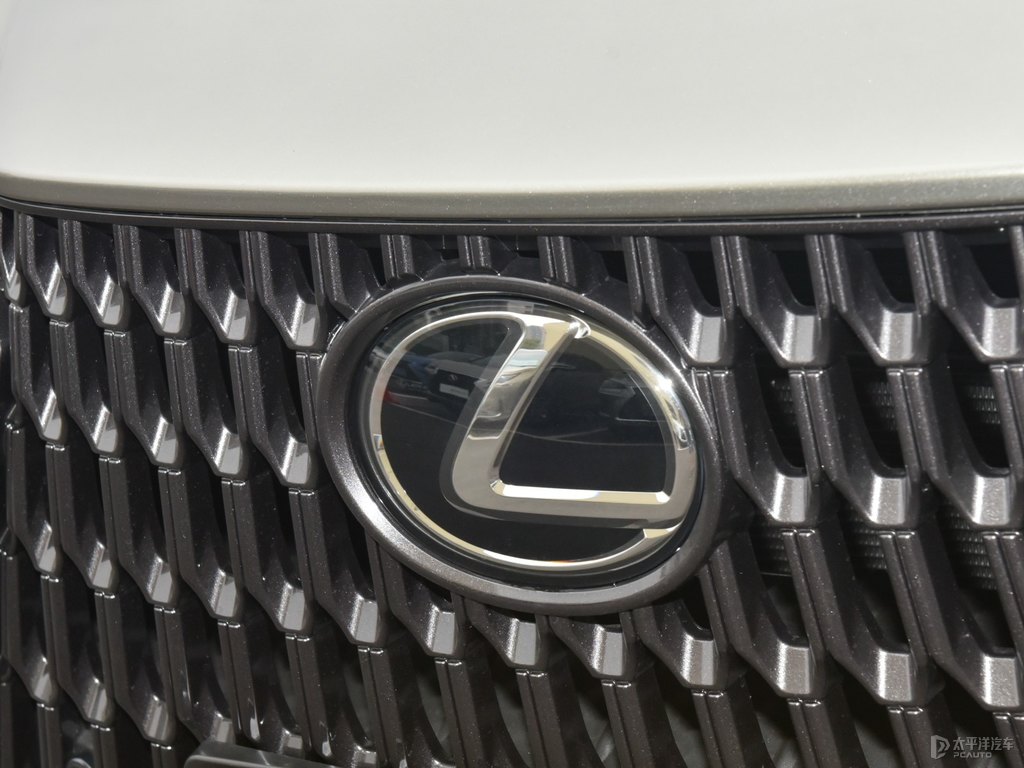 超音速鈦銀雷克薩斯NX車頭外觀圖片