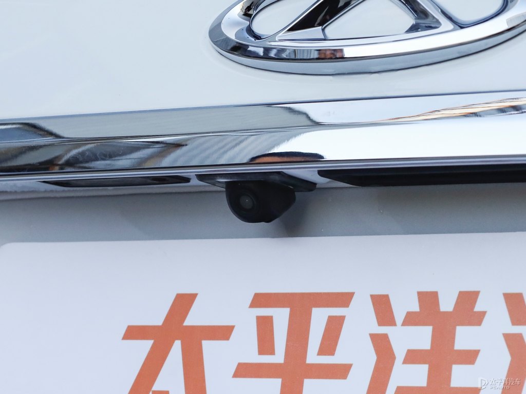 皓月白艾瑞澤5車尾外觀圖片