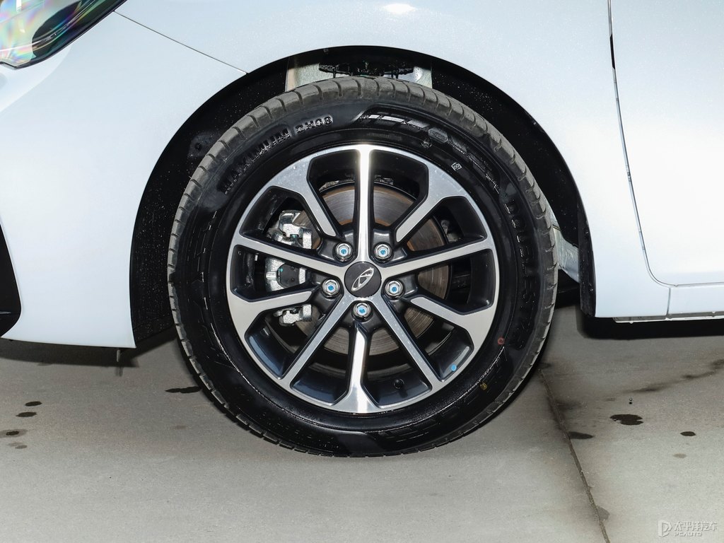 皓月白艾瑞澤5車身外觀圖片