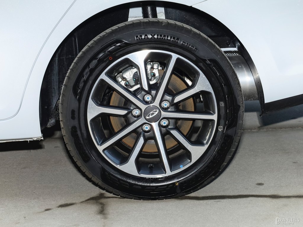 皓月白艾瑞澤5車身外觀圖片
