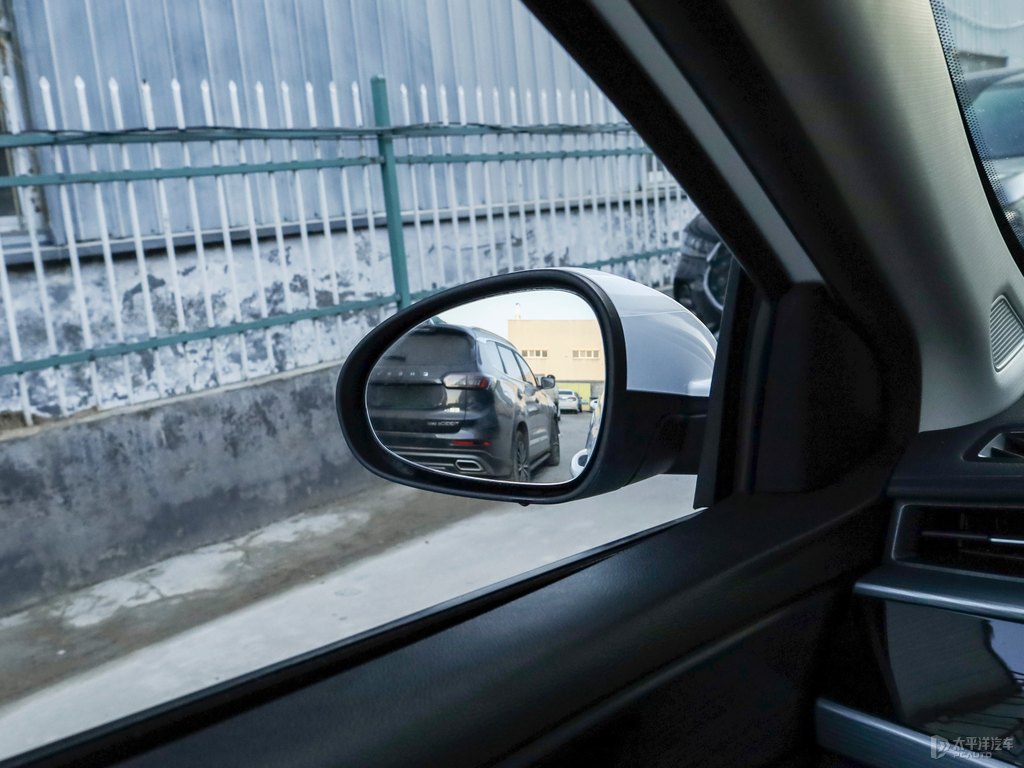 皓月白艾瑞澤5車身外觀圖片