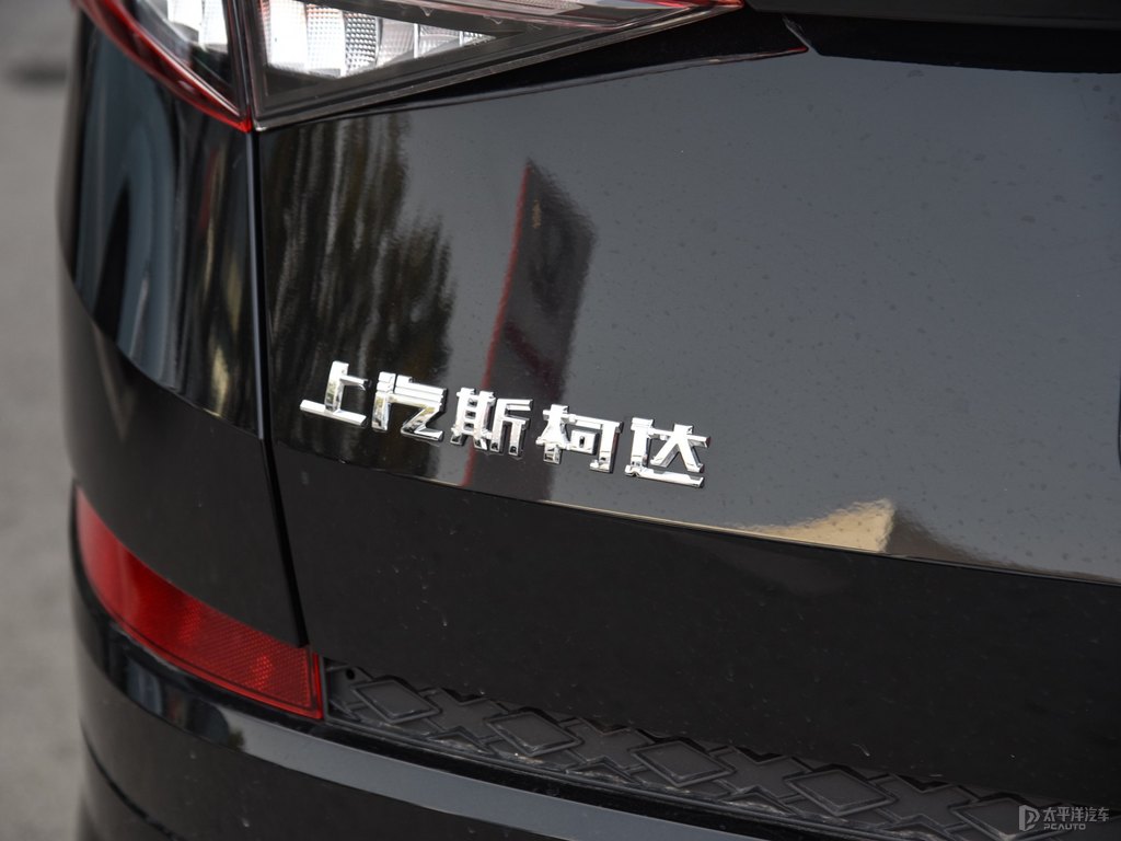 沉靜黑柯迪亞克車尾外觀圖片