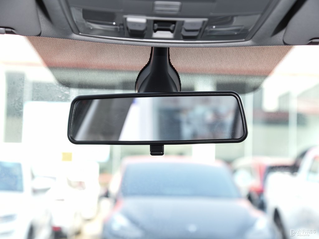 沉靜黑柯迪亞克車廂內(nèi)飾圖片