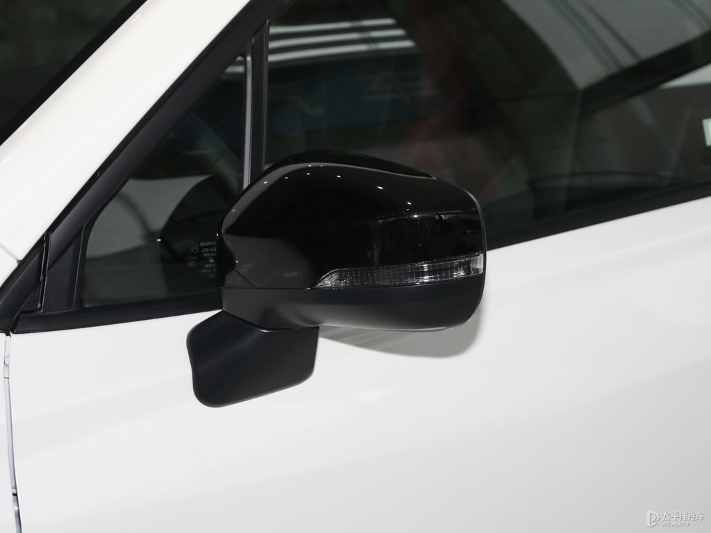水晶珠光白森林人車身外觀圖片