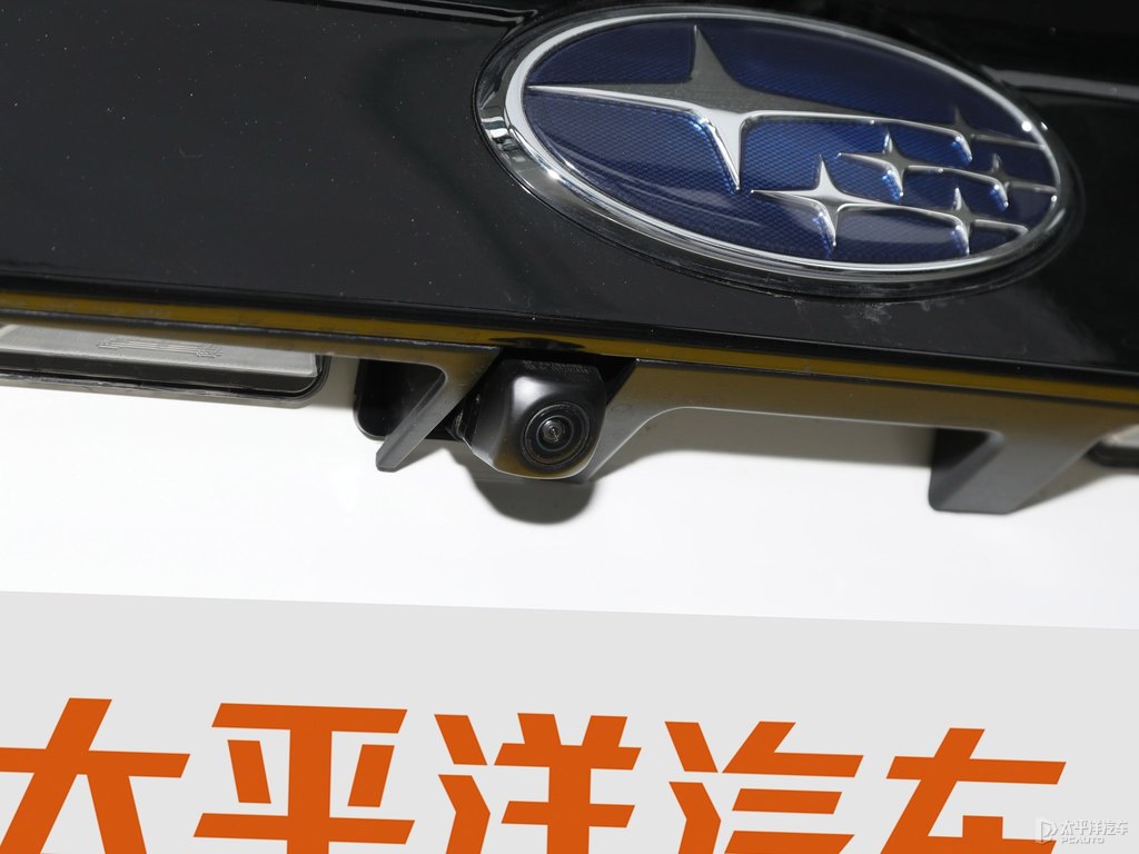 水晶珠光白森林人車尾外觀圖片