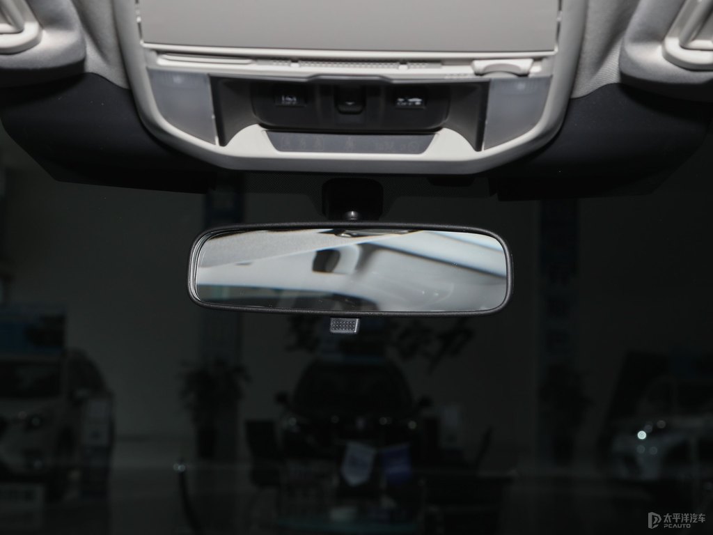 水晶珠光白森林人車廂內(nèi)飾圖片