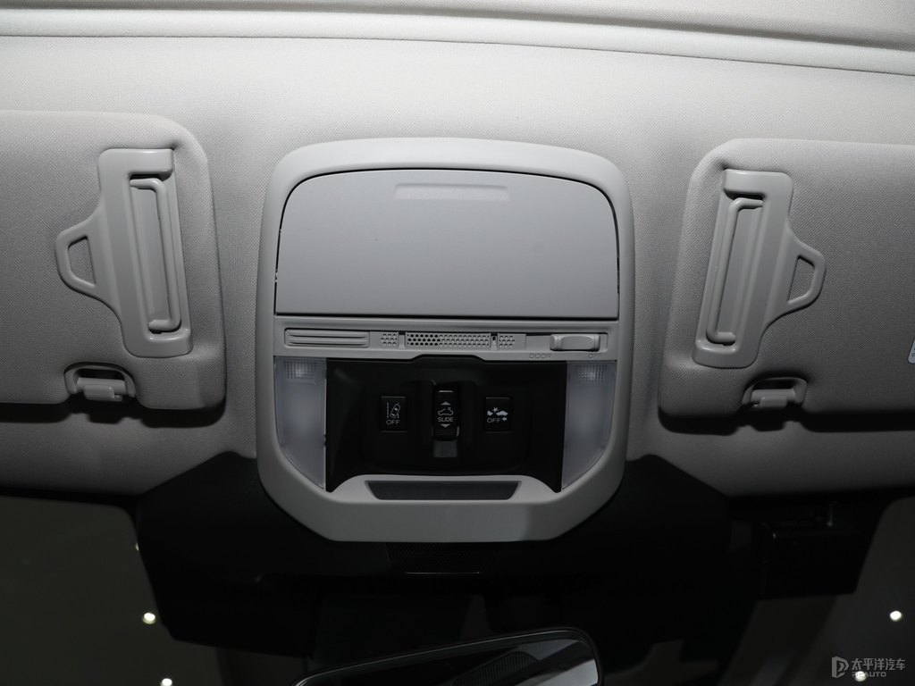 水晶珠光白森林人車廂內(nèi)飾圖片