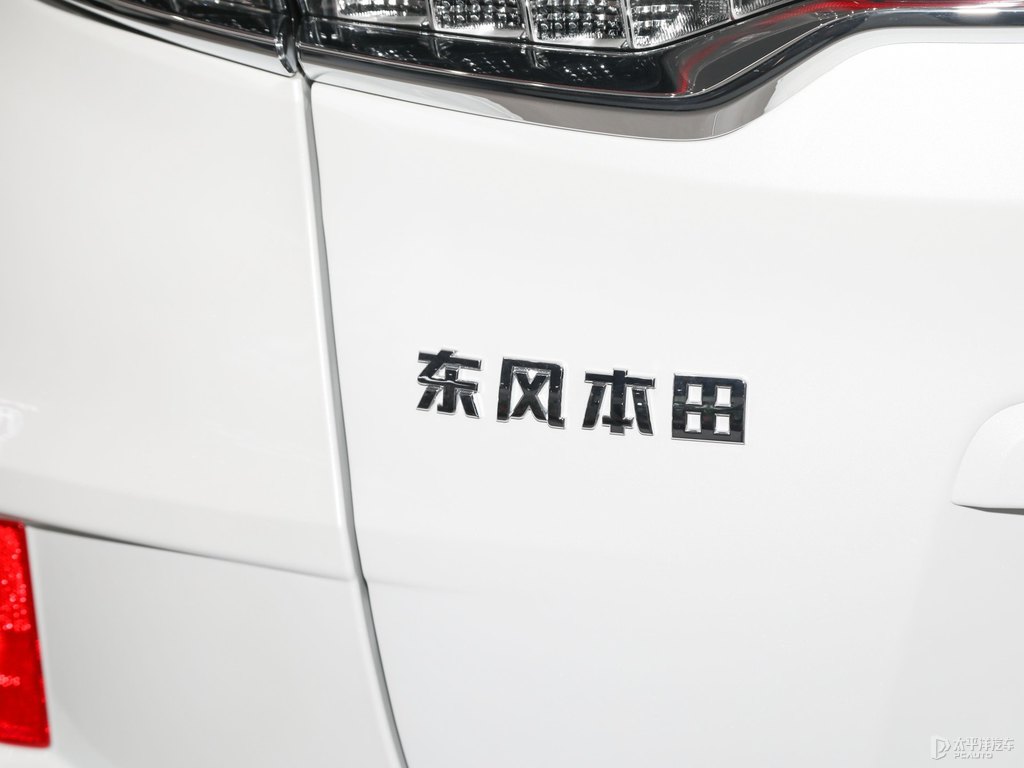 晶耀白本田UR-V車尾外觀圖片