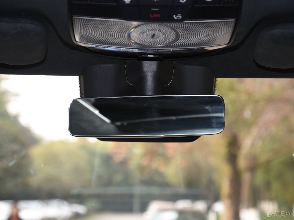 啞光云霧灰奔馳G級(jí)車廂內(nèi)飾圖片