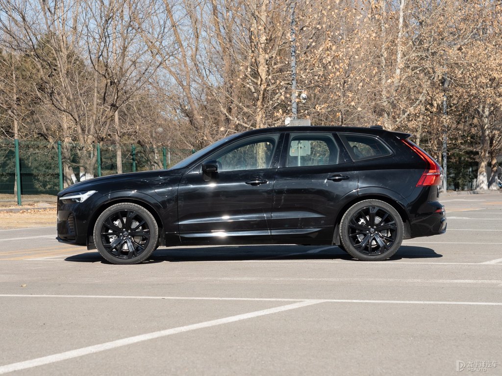 瑪瑙黑沃爾沃XC60新能源整車外觀外觀圖片
