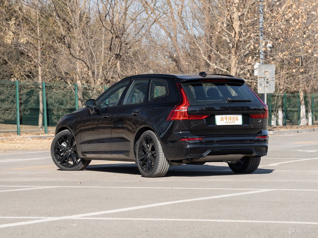 瑪瑙黑沃爾沃XC60新能源整車外觀外觀圖片