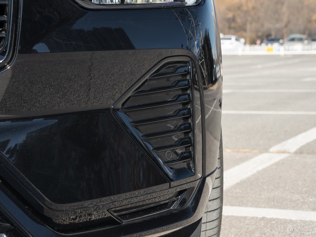 瑪瑙黑沃爾沃XC60新能源車頭外觀圖片