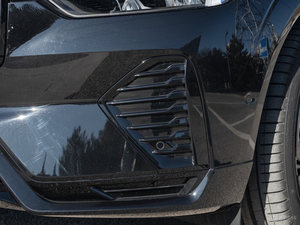 瑪瑙黑沃爾沃XC60新能源車頭外觀圖片