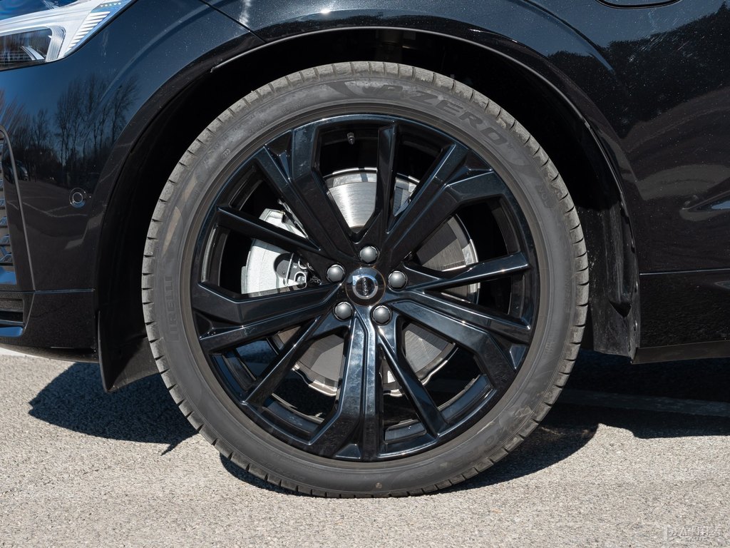 瑪瑙黑沃爾沃XC60新能源車(chē)身外觀圖片