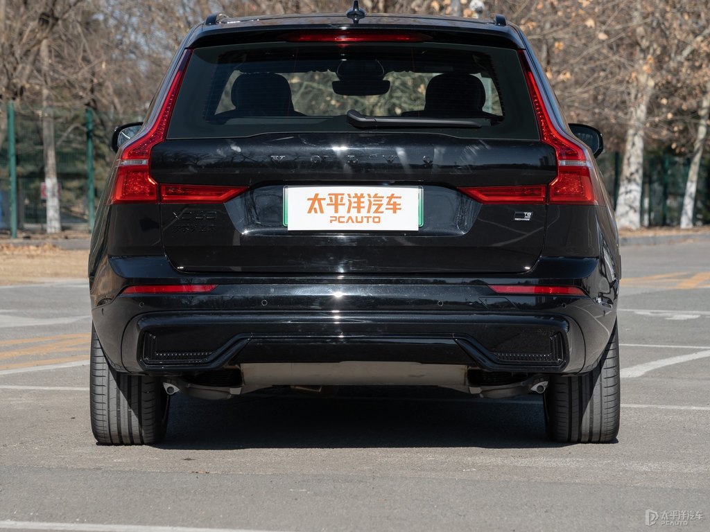 瑪瑙黑沃爾沃XC60新能源車尾外觀圖片