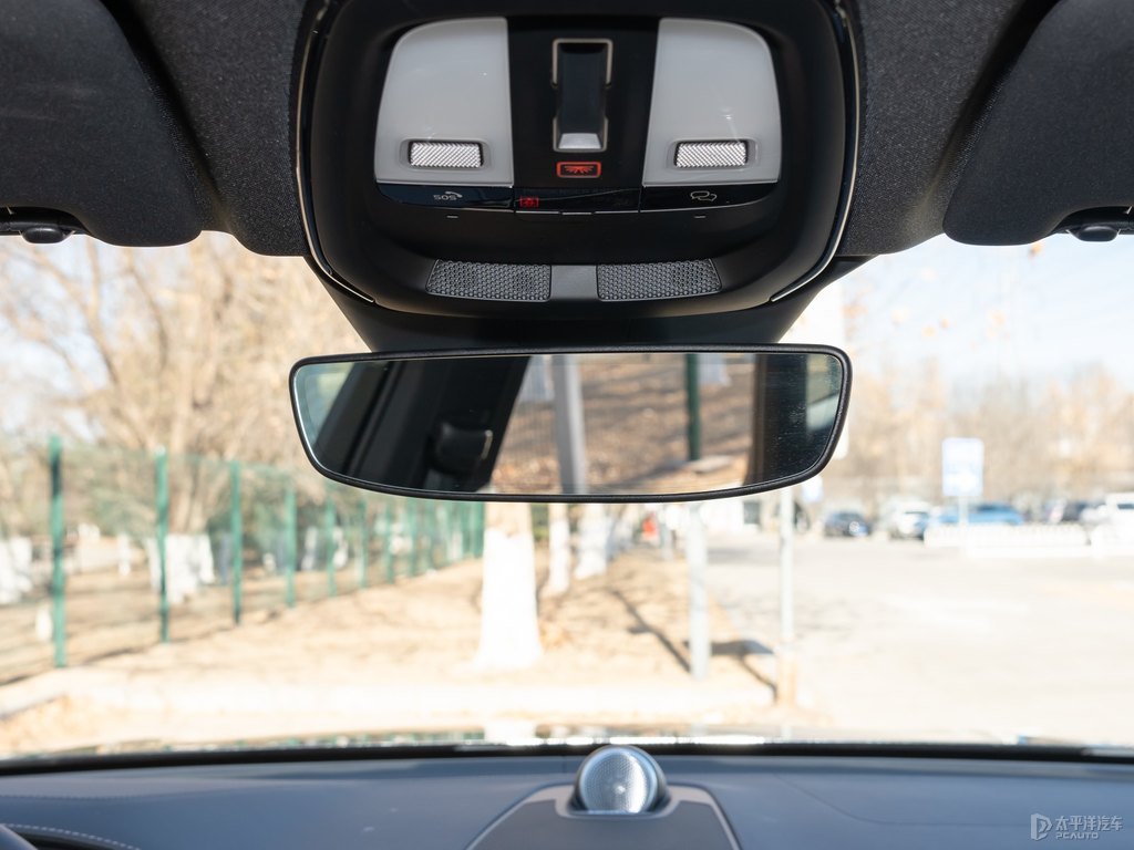 瑪瑙黑沃爾沃XC60新能源車廂內(nèi)飾圖片